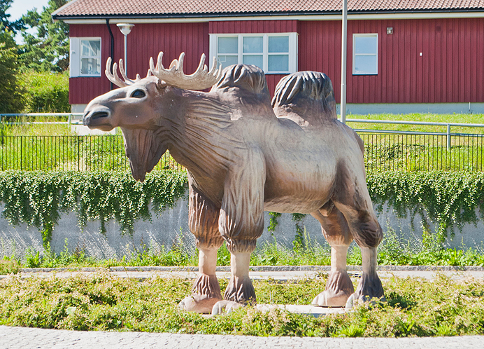 Kamälg Kamälgen kamel älg telefonplan moose camel konstig staty weird statue stockholm KAMÄLG GODDAMMIT